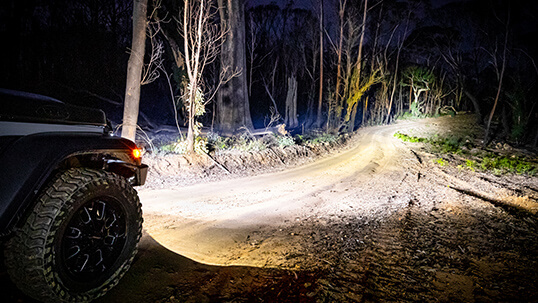 Сюди вставити зображення дальнього світла на трасі чи off-road маршруті